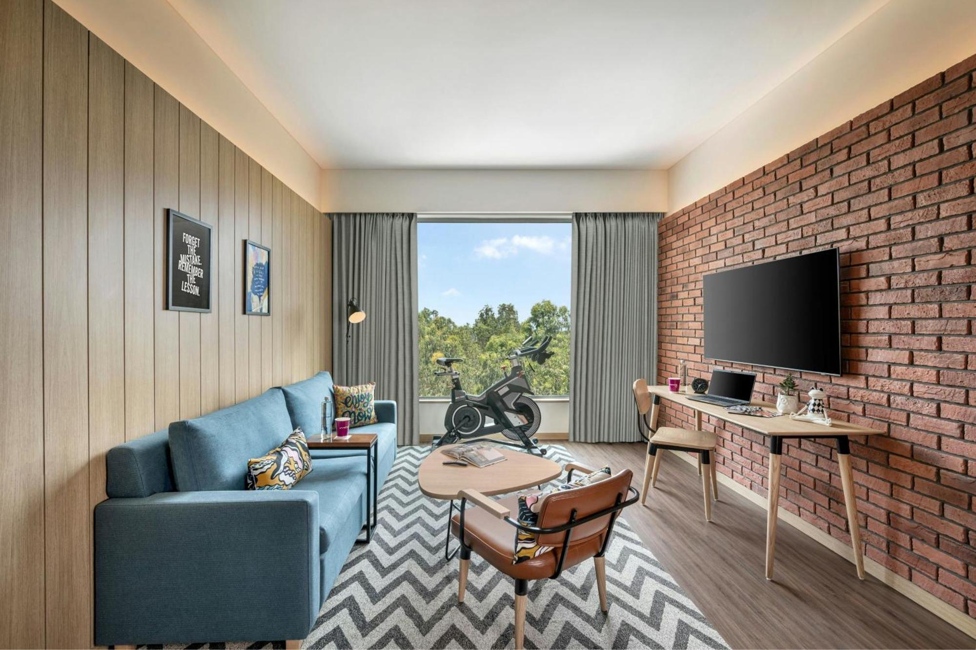 Moxy Bengaluru Airport Prestige Tech Cloud Hotel Devanahalli Bagian luar foto