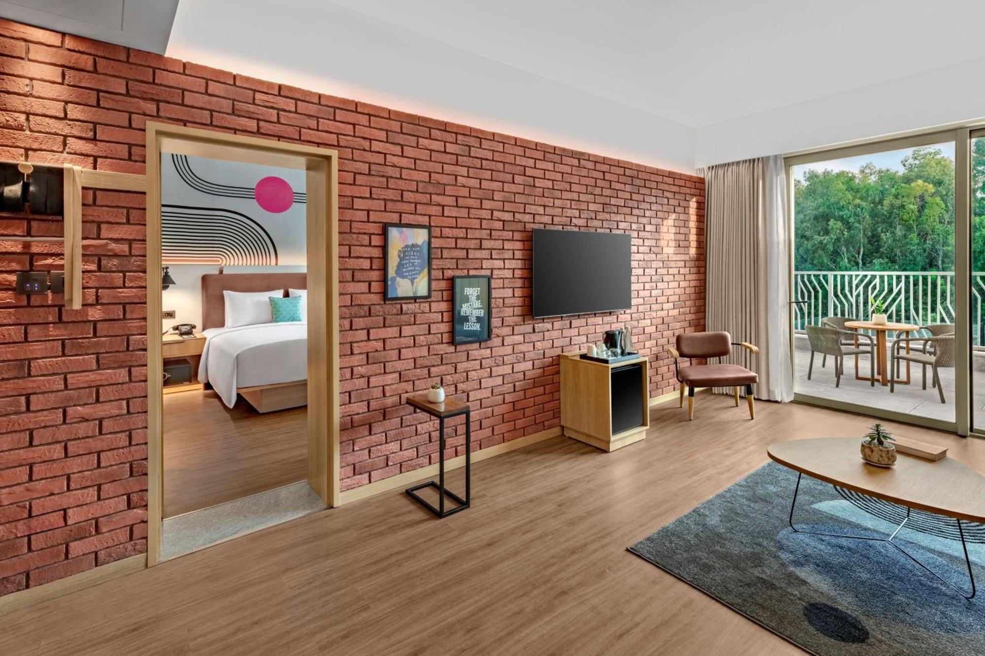 Moxy Bengaluru Airport Prestige Tech Cloud Hotel Devanahalli Bagian luar foto
