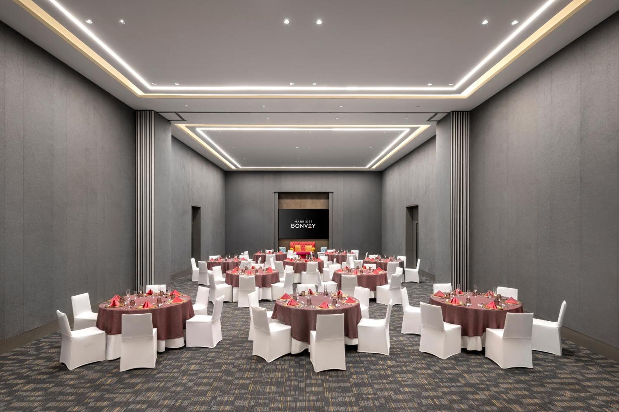 Moxy Bengaluru Airport Prestige Tech Cloud Hotel Devanahalli Bagian luar foto