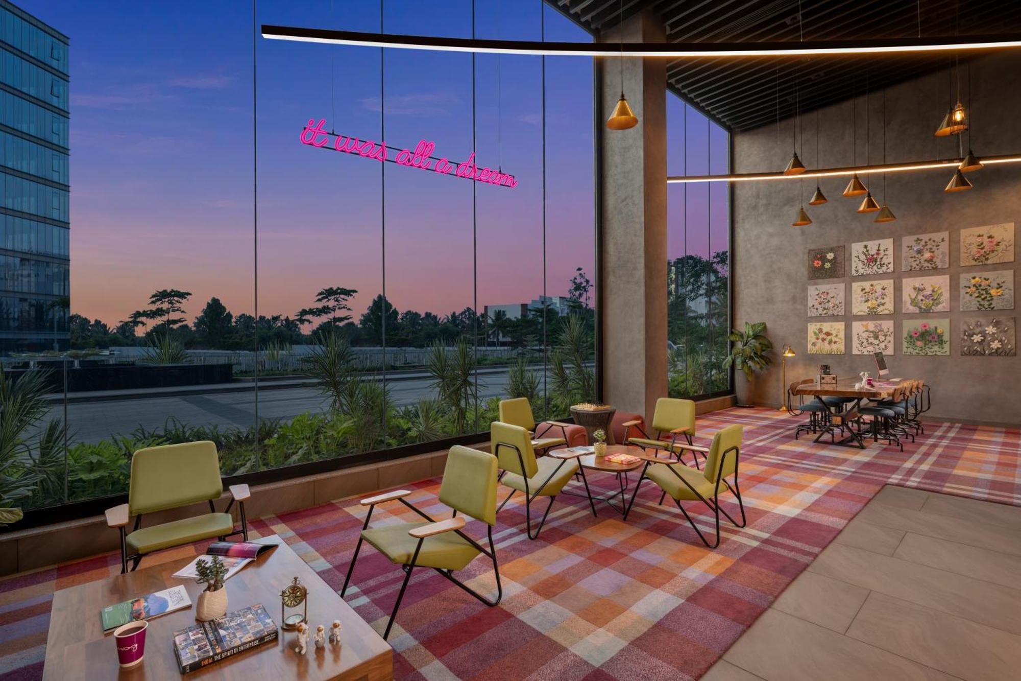 Moxy Bengaluru Airport Prestige Tech Cloud Hotel Devanahalli Bagian luar foto